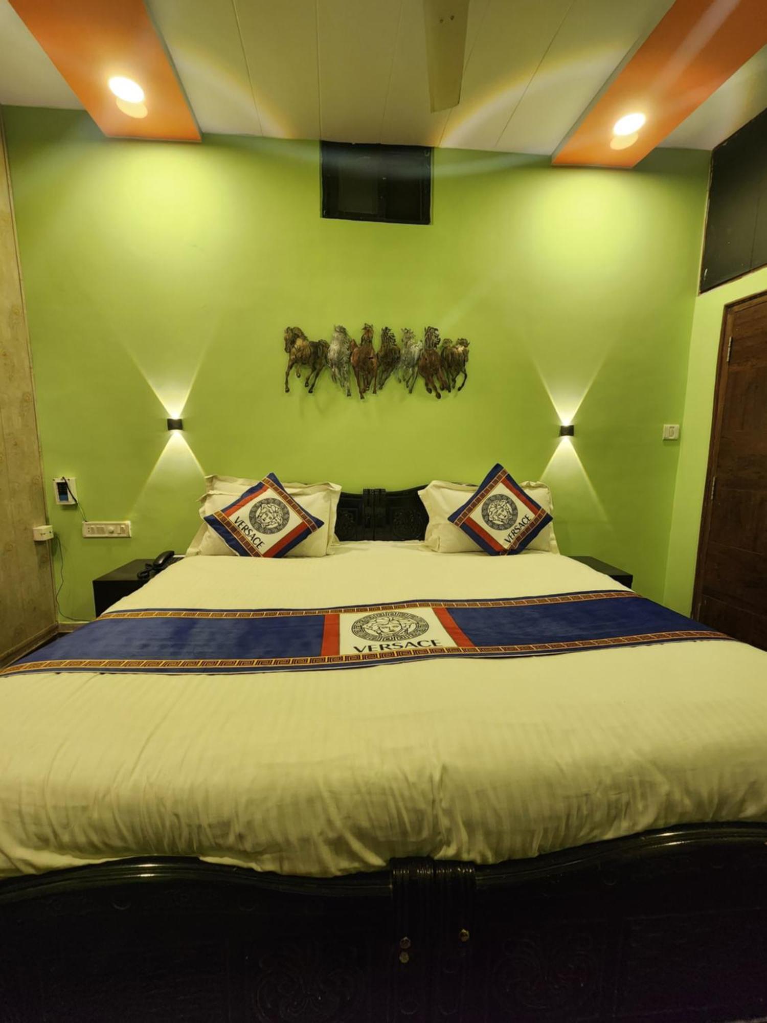Shaleen Elegance Homestay Nakki Lake 400 Meters Mount Abu Dış mekan fotoğraf