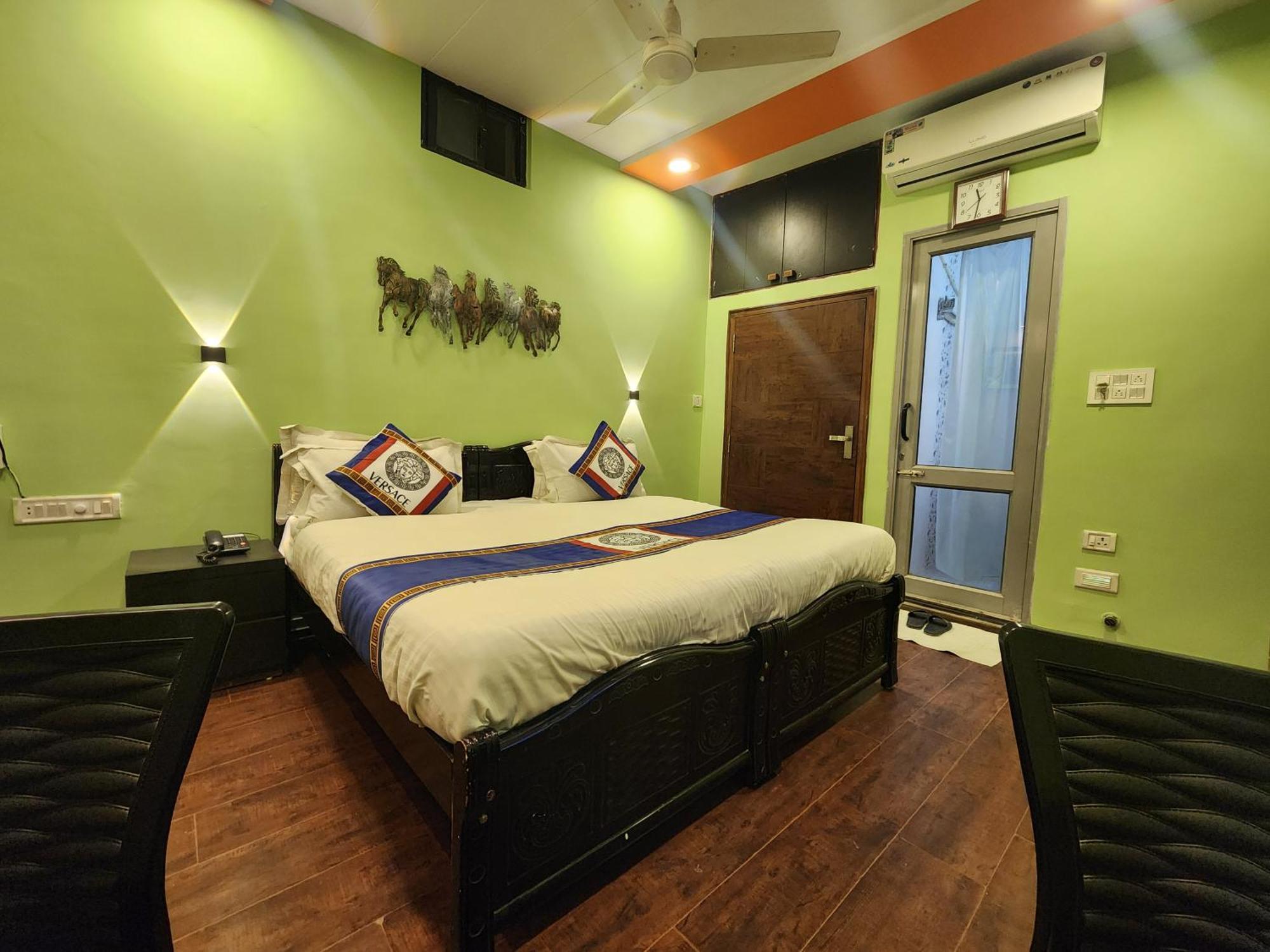 Shaleen Elegance Homestay Nakki Lake 400 Meters Mount Abu Dış mekan fotoğraf