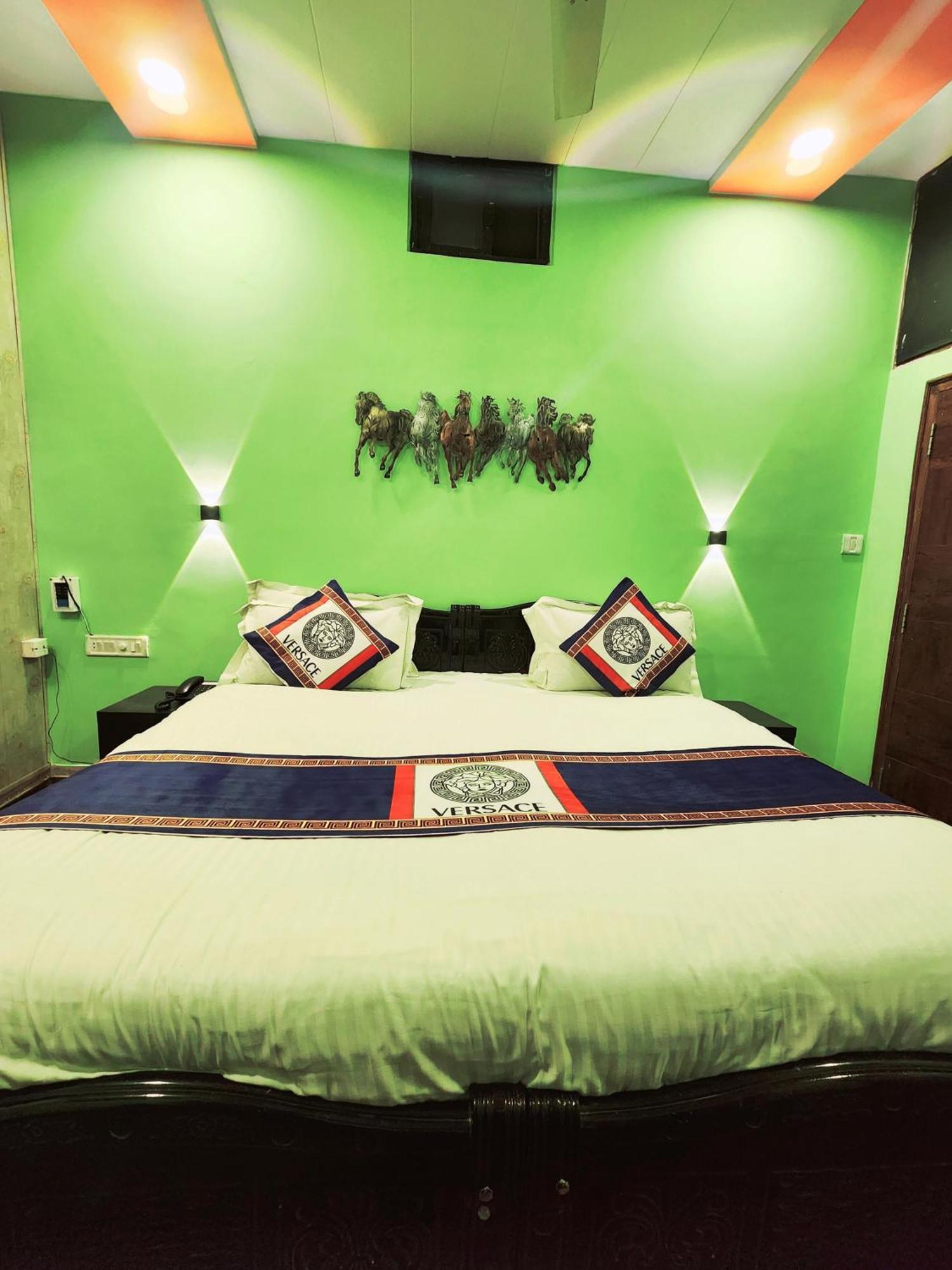 Shaleen Elegance Homestay Nakki Lake 400 Meters Mount Abu Dış mekan fotoğraf